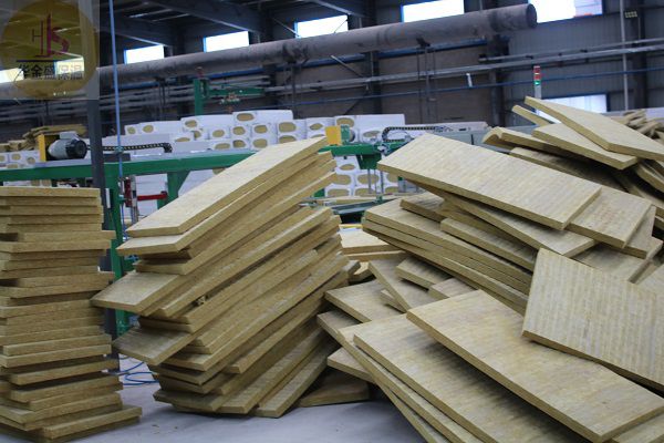 洛陽巖棉板廠家直銷的巖棉板屬無機(jī)保溫材料