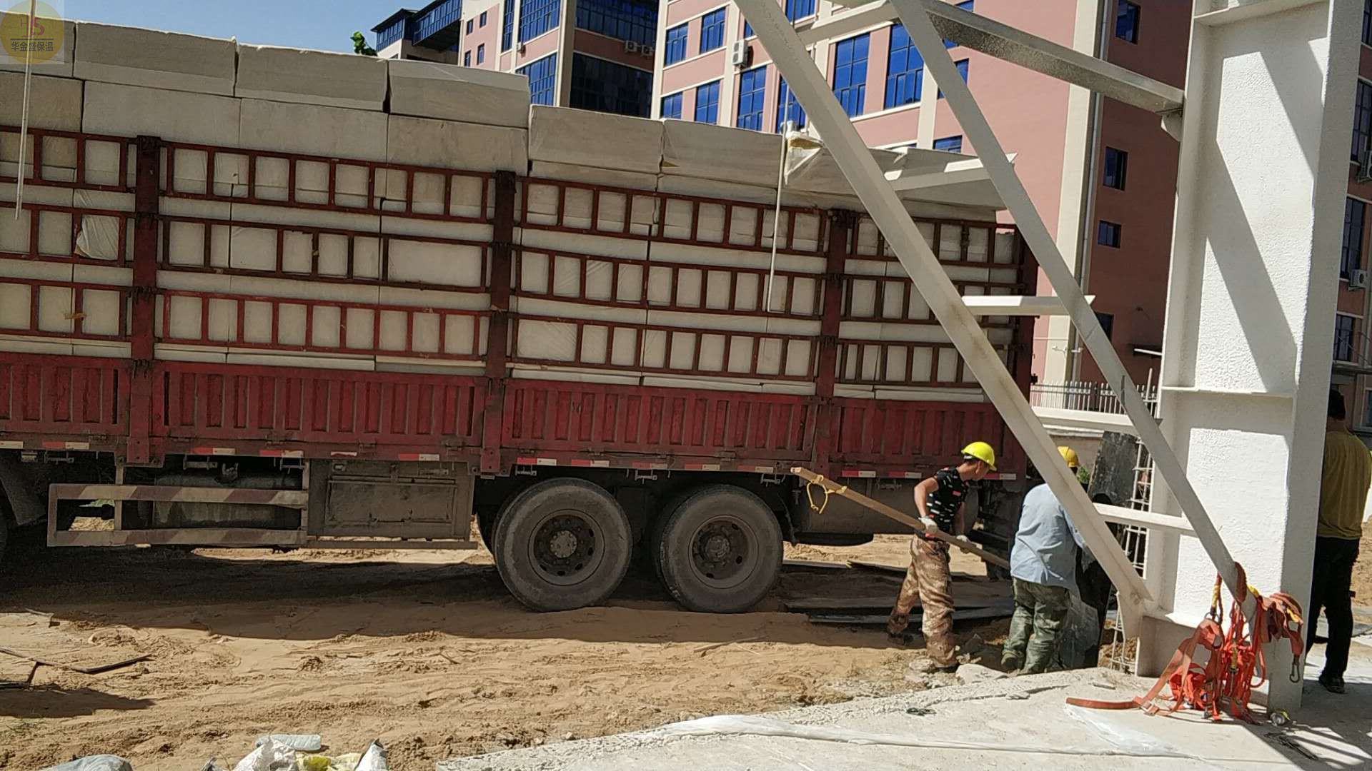 河南巖棉廠家直銷發(fā)貨到工地!